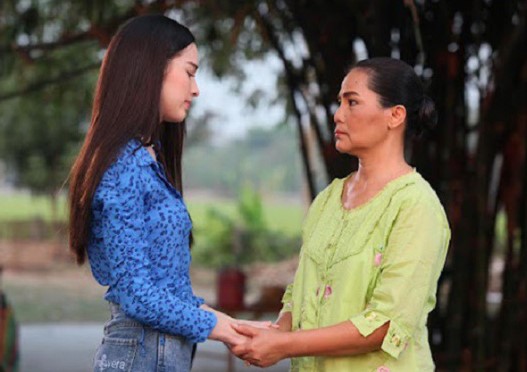 Ngày tái hôn mẹ chồng cũ không mời mà tới, tưởng bà phá đám nhưng thấy mảnh vải đỏ tôi liền hối hận