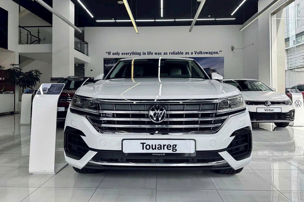 Volkswagen Touareg gi&#x1EA3;m gi&#xE1; h&#x1A1;n 400 tri&#x1EC7;u &#x111;&#x1ED3;ng t&#x1EA1;i Vi&#x1EC7;t Nam