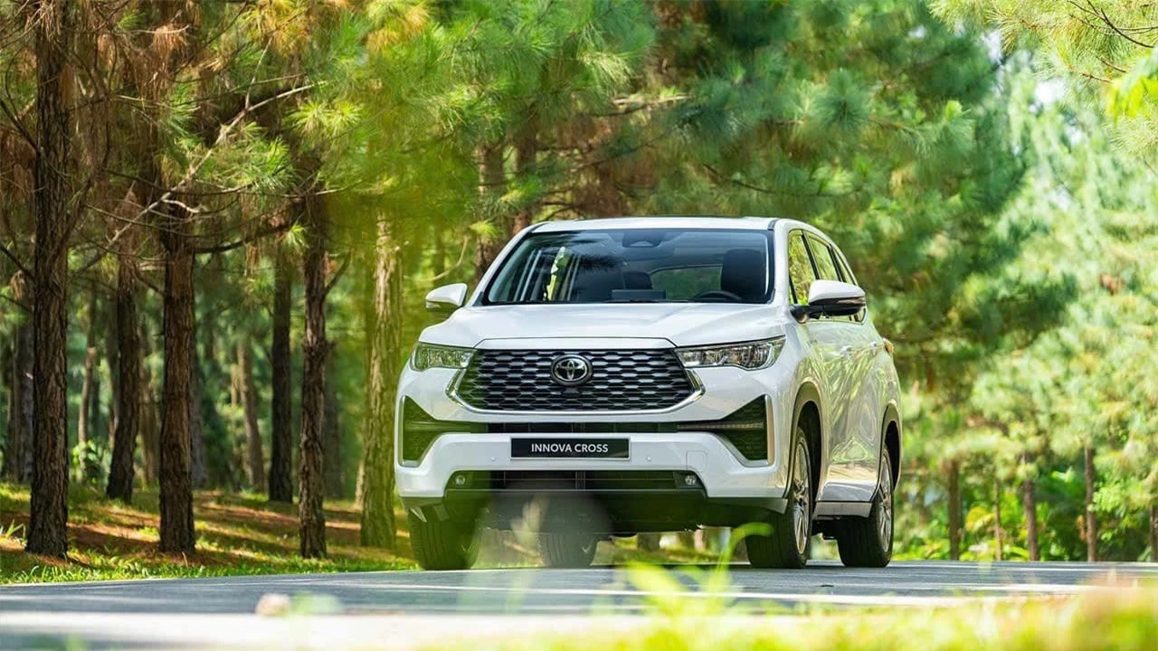 Chiêm ngưỡng ảnh thực tế của 'cựu vương' Toyota Innova 2023 tại Việt Nam ngay trước ngày ra mắt 339653