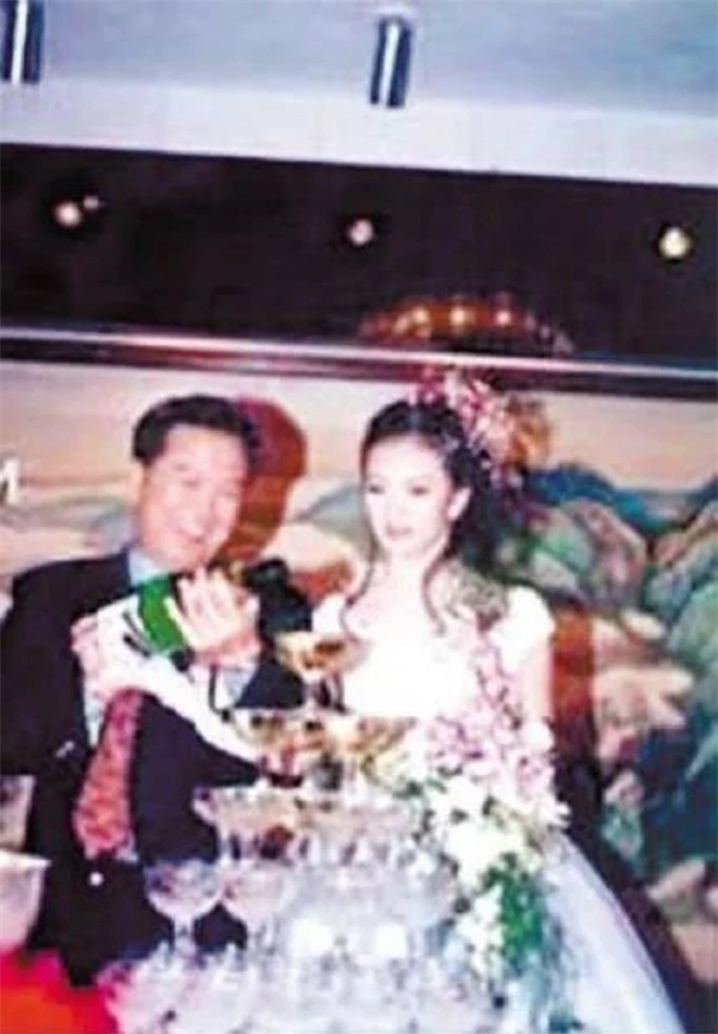 Hình ảnh hiếm hoi của Vương Diễm tại đám cưới