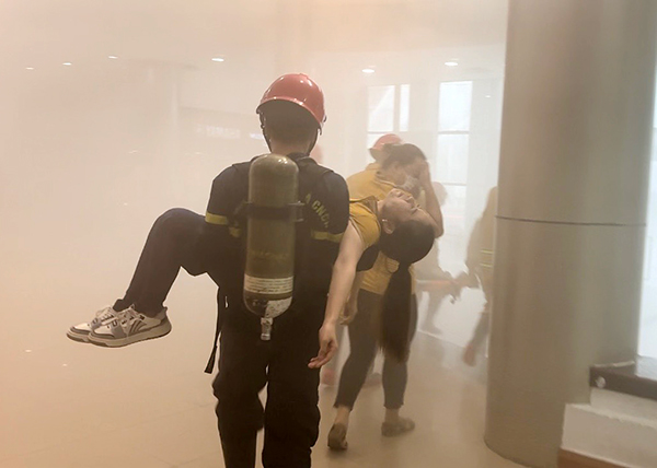 Đà Nẵng: Thực tập chữa cháy xảy ra tại sân khấu Nhà hát Trưng Vương