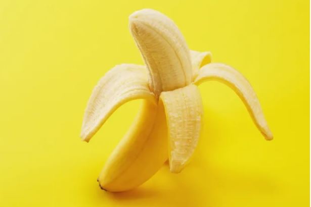 Nhiều người không rửa chuối trước khi ăn: Chuyên gia cảnh báo đây là 1 sai lầm