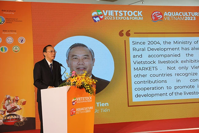 Ông Phùng Đức Tiến, Thứ trưởng Bộ Nông nghiệp & Phát triển Nông thôn, phát biểu khai mạc triển lãm Vietstock.