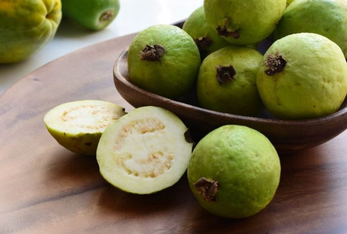 Uống nước ép ổi hay ăn quả ổi thì tốt hơn? Thời điểm uống nước ép ổi tốt nhất ít người biết