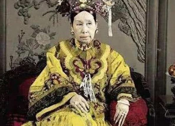 Bên trong phòng ngủ của Từ Hi Thái hậu: Nội thất hiện đại bậc nhất, có dát đầy vàng bạc châu báu như lời đồn?