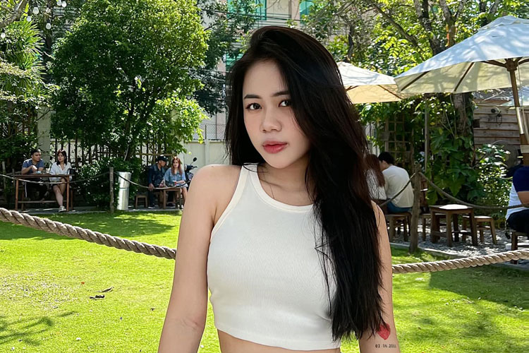 Nhan sắc tuyệt mỹ của bạn gái hot boy ĐT Việt Nam