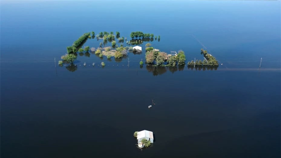"Hồ ma" xuất hiện ở Mỹ: Giải mã điều đáng sợ ẩn giấu dưới lòng hồ, chuyên gia cảnh báo thảm họa rình rập - Ảnh 1.