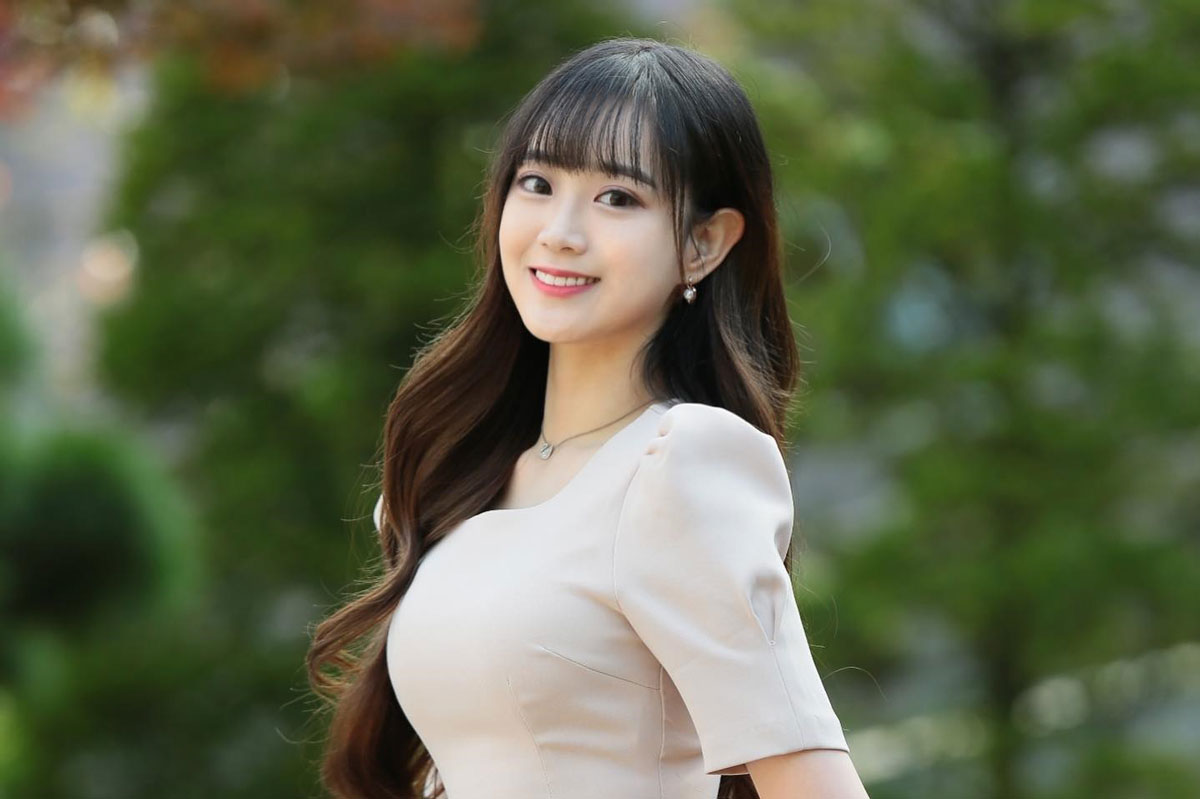 Nhan sắc tựa thiên thần của của nữ hoạt náo viên xinh đẹp người Hàn Quốc
