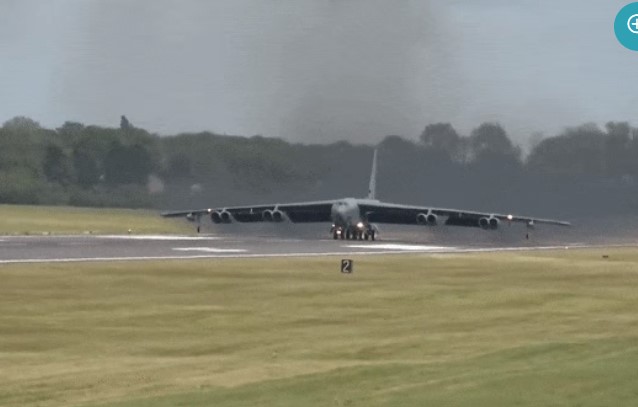 'Pháo đài bay' B-52 Mỹ gia tăng sức mạnh khi gắn radar mảng pha chủ động (AESA)