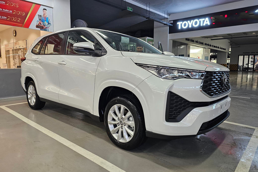 Đánh giá Toyota Innova Cross vừa trình làng, giá cao nhất 990 triệu đồng