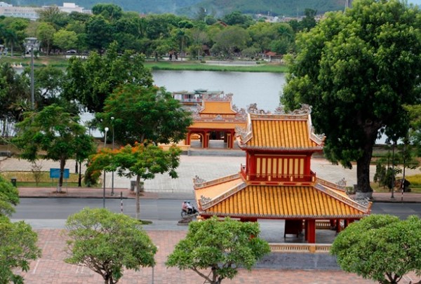 &#x110;&#x1ECB;a danh Hu&#x1EBF; duy nh&#x1EA5;t &#x111;&#x1B0;&#x1EE3;c in tr&#xEA;n ti&#x1EC1;n Vi&#x1EC7;t Nam: &#x2018;Nh&#x1ECF; m&#xE0; c&#xF3; v&#xF5;&#x2019;, l&#xE0; n&#x1A1;i quan tr&#x1ECD;ng c&#x1EE7;a tri&#x1EC1;u &#x111;&#xEC;nh