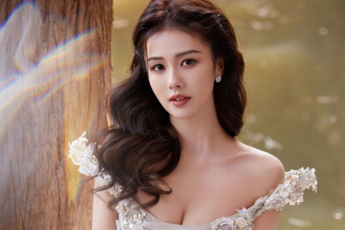 Bị tố đi xem Lisa diễn thoát y, sao nữ đình đám nói đúng 1 từ mà cứu nguy cả sự nghiệp