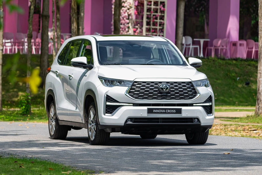 Toyota Innova Cross 2023.