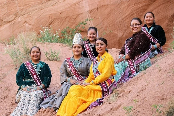 Những người đẹp dự thi Hoa hậu Navajo. (Ảnh: navajopeople.org)