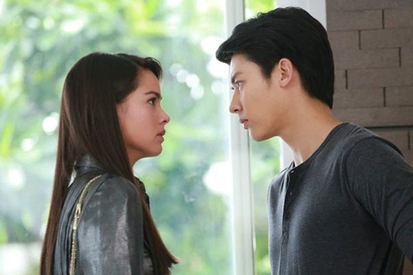 Vừa gặp mặt bạn trai tôi, chị gái đã giận dữ tạt cả cốc nước vào mặt anh ấy, lý do chị nói khiến tôi đứng không vững