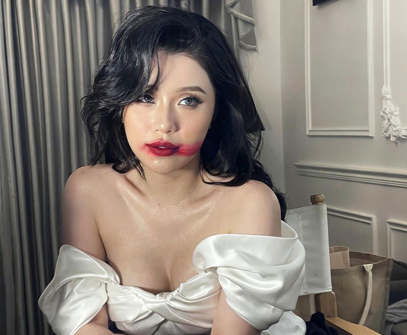 Vẻ đẹp hút hồn của ‘hot girl biến hình’ Quỳnh Thi