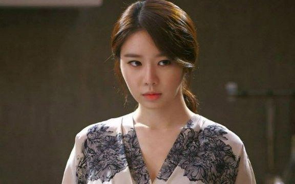 Đem biếu gia đình bạn trai cả chai rượu gần 3 triệu đồng, đến cuối buổi bác gái tặng tôi hộp quà bên trong chứa thứ cực sốc óc