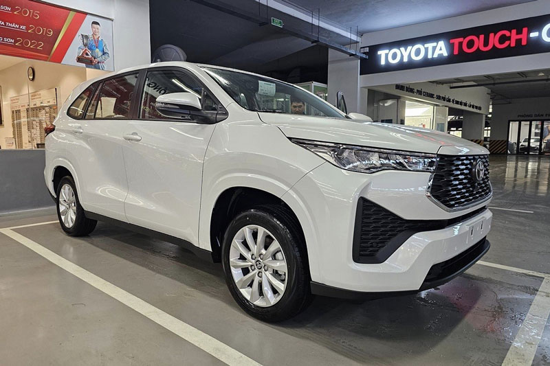 Đại lý bán Toyota Innova Cross ‘kèm lạc’ 50 triệu đồng, khách Việt liệu có ‘quay xe’?