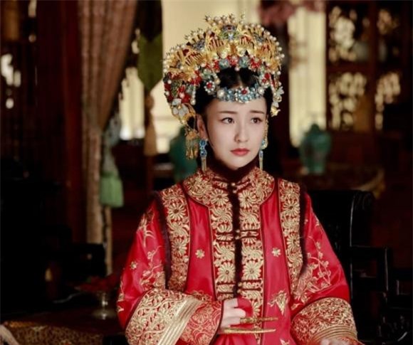 mặc long bào khi chôn cất 1 hoàng đế Khang Hy, Viên Hiến công chúa, Cố Luân công chúa, long bào, mặc long bào khi chôn cất