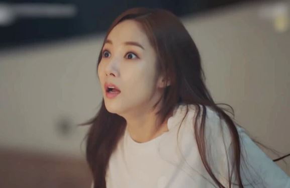 Anh trai chồng dẫn bạn gái về ra mắt cả nhà, tôi bàng hoàng khi biết danh tính người phụ nữ ấy