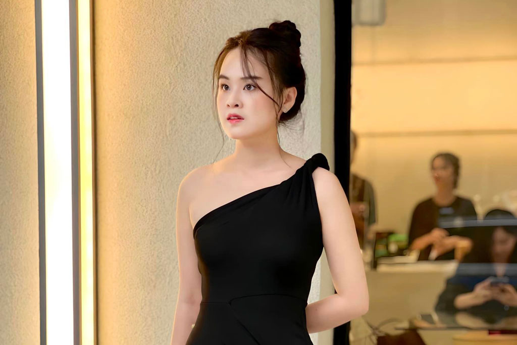 Tận mục vẻ đẹp bà xã cựu sao HAGL rơi vào cảnh thất nghiệp