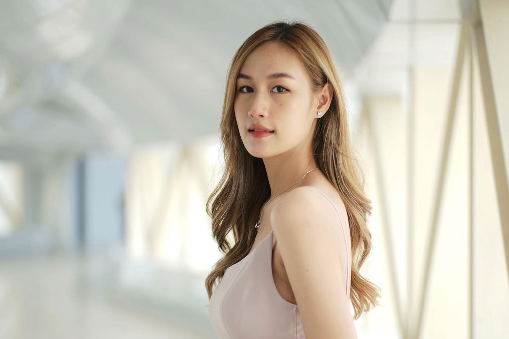 Vẻ đẹp tựa thiên thần của bạn gái tuyển thủ Thái Lan