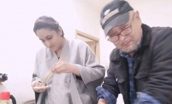 Ông chú U60 lấy vợ Tây kém 34 tuổi, buổi sáng mới gặp nhau đến chiều đã kết hôn