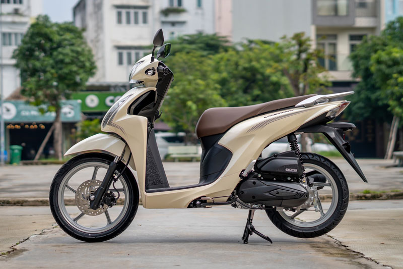 CLIP: Cận cảnh Honda Vision phiên bản cổ điển vừa lên kệ tại đại lý, giá hơn 37 triệu