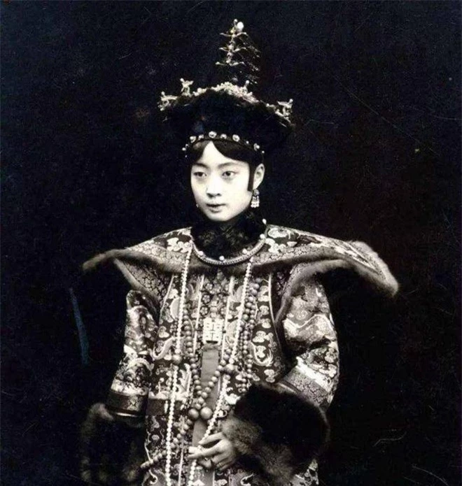 Hoàng hậu cuối cùng của Trung Quốc mang dung mạo mỹ nhân nhưng có một khuyết điểm lớn khiến nửa đời sau bi thảm - 1