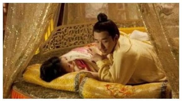 hoàng đế, hoàng đế đặt thanh gỗ đầu giường, thanh gỗ đầu giường hoàng đế, Thư Cừ Mông Tốn, Hoàng đế Thư Cừ Mông Tốn