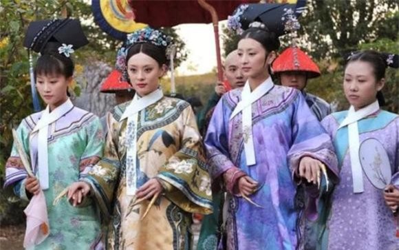 Tại sao phi tần sau khi được hoàng thượng thị tẩm lại cần người dìu về cung? 1 phi tần, hoàng thượng, thị tẩm, nhà Thanh