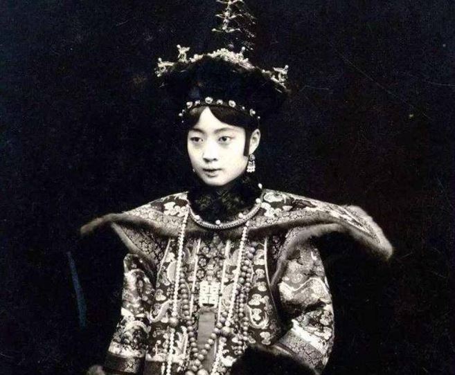 Hoàng hậu cuối cùng của Trung Quốc mang dung mạo mỹ nhân nhưng có một khuyết điểm lớn khiến nửa đời sau bi thảm