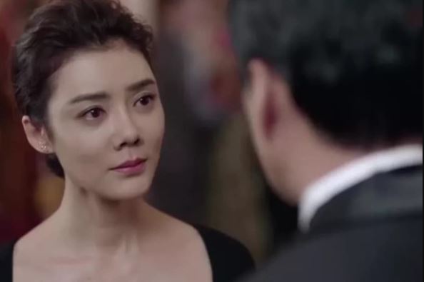 Mẹ chồng cũ qua đời, tôi đưa con về chịu tang và choáng váng khi nhìn thấy bộ dạng chồng cũ