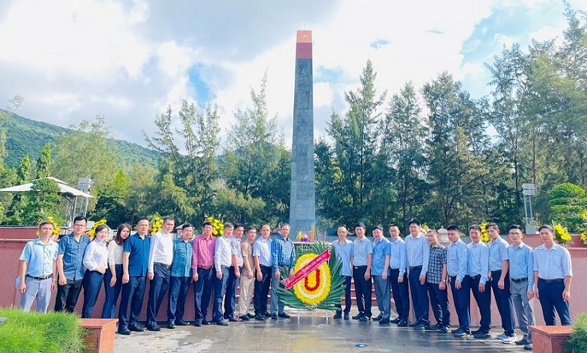 Công ty Nhôm Đắk Nông tổ chức “Về nguồn” tại Côn Đảo