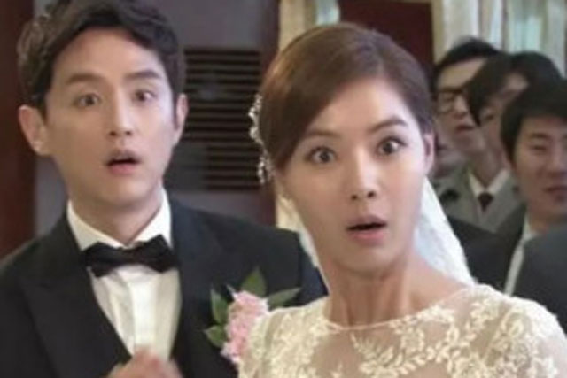 Vợ cũ của chồng dắt con tới phá đám cưới, nghe chị ta nói tôi ném trả hoa cưới về nhà ngoại