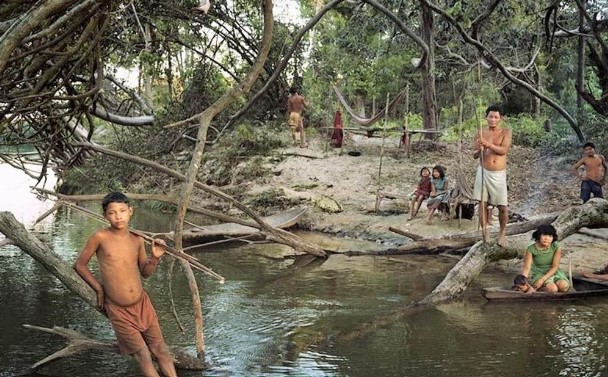 B&#x1ED9; t&#x1ED9;c Pirah&#xE3;: S&#x1ED1;ng h&#x1ED3;n nhi&#xEA;n nh&#x1B0; c&#xE2;y c&#x1ECF; trong r&#x1EEB;ng Amazon