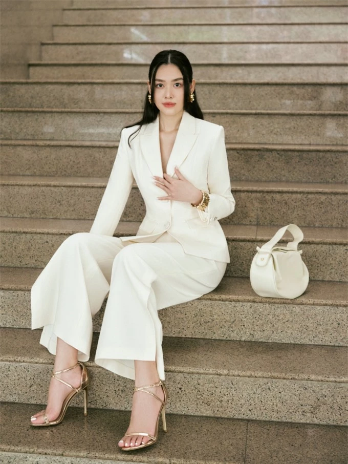 Á hậu Tường San gợi ý cách lên đồ thu đông chuẩn phong cách quiet luxury Á hậu Tường San gợi ý cách lên đồ thu đông chuẩn phong cách quiet luxury