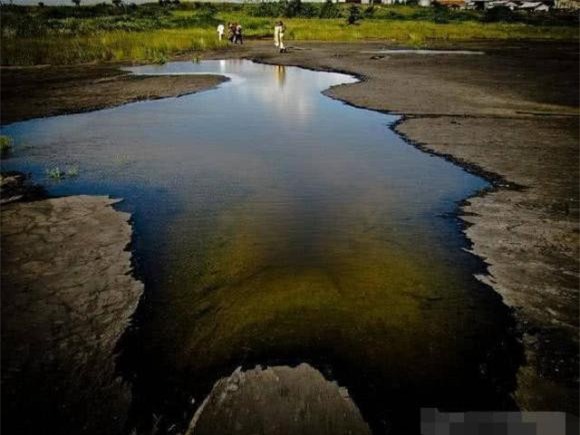 ho-nhua (1).jpeg 3 hồ nhựa đường, hồ kỳ lạ, hồ Pitch