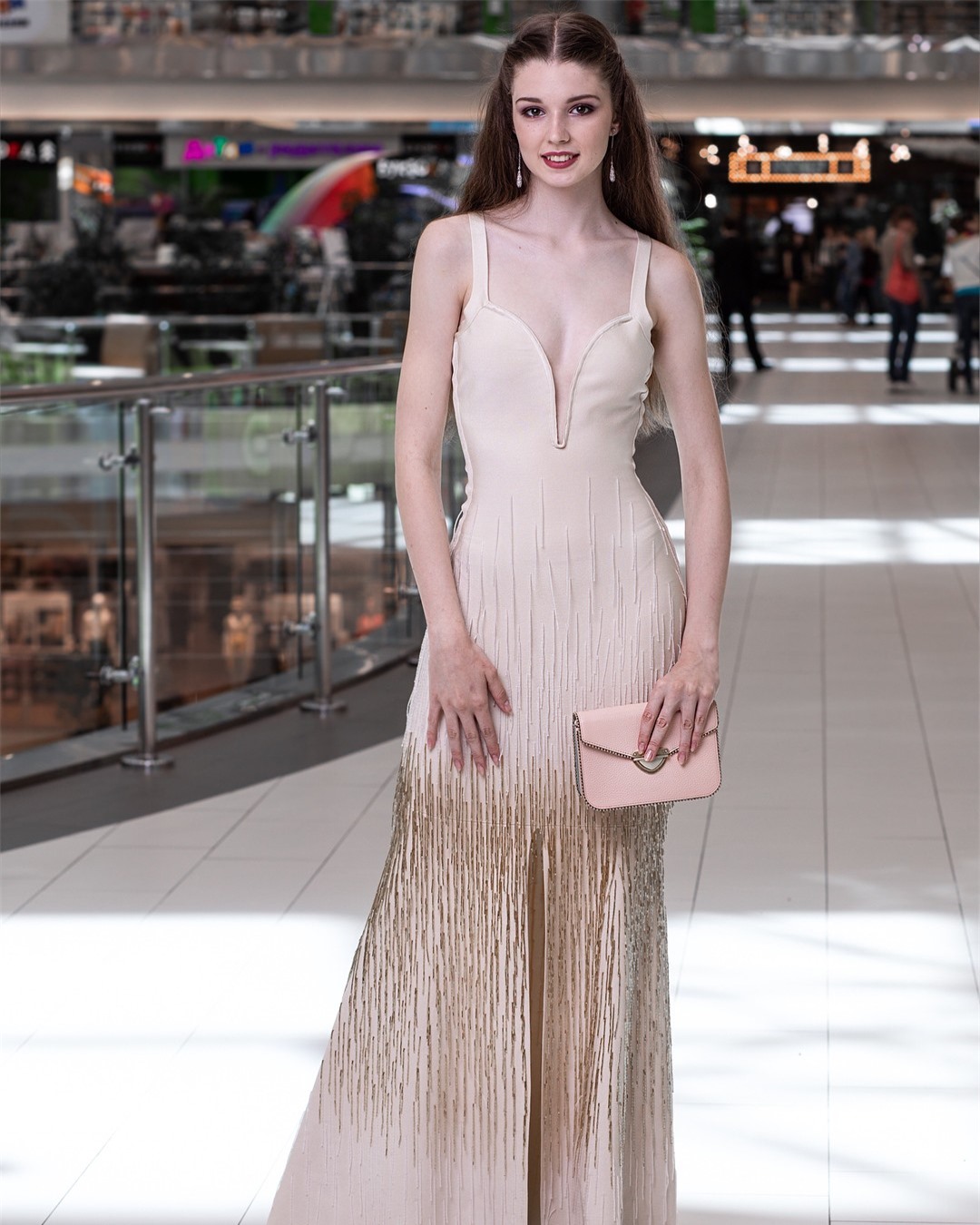 Nhan sắc người đẹp vượt qua 85.000 thí sinh đăng quang Hoa hậu Nga ảnh 19