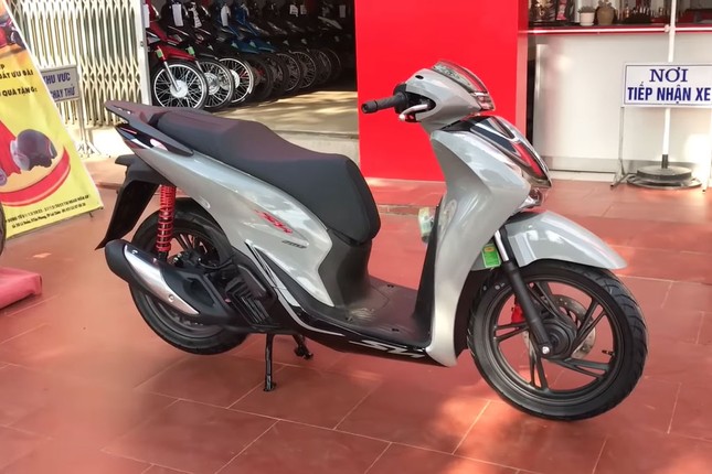 Giá xe tay ga Honda tại đại lý tháng 10/2023: Honda SH 160i tăng gần 27 triệu đồng