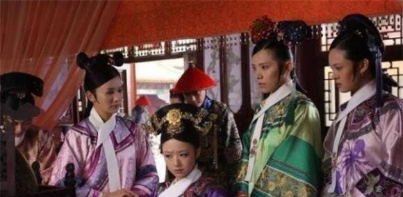 Sau khi được Ung Chính sủng ái ba lần trong một đêm, Lệ tần không hề được lật thẻ bài một lần nữa, lý do thực sự rất đơn giản 3 Ung Chính, Lệ tần