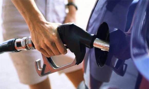 tài xế, đổ xăng, đổ xăng buổi trưa