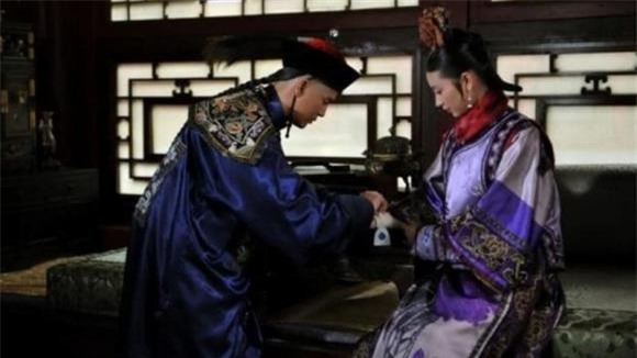 Thái y ra vào hậu cung không thể tránh khỏi việc tiếp xúc với các phi tần, hoàng thượng sao lại không lo lắng? 0 thái y, phi tần, hoàng thượng, hoàng cung