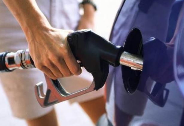 Tại sao tài xế lâu năm thích đổ xăng vào buổi trưa? Hoá ra họ thông minh nhất, có thể tiết kiệm tiền và thời gian