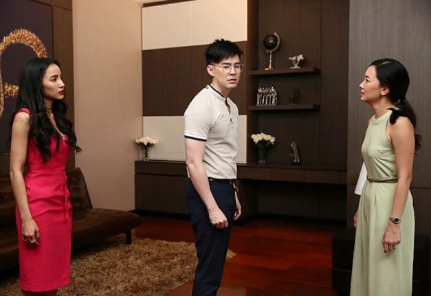 Em trai dẫn bạn gái về ra mắt, trong khi bố mẹ vui mừng khôn xiết thì tôi ngớ người vì thân thế thật của "cô nàng"