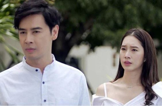 Tới nhà bạn trai dùng bữa, tôi sơ suất làm vỡ chiếc bình quý nhưng phản ứng của bác gái thật sốc óc