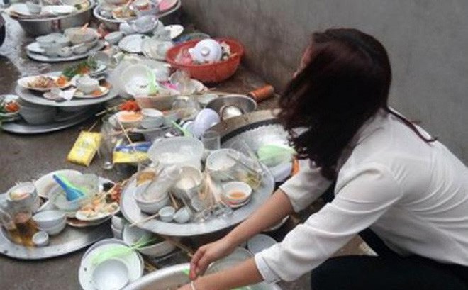 Cô gái đáp trả thẳng thừng khi lần đầu đến nhà bạn trai bị sai đi rửa bát - Đáp án cho những ai đang "lăn tăn" về câu chuyện muôn thuở