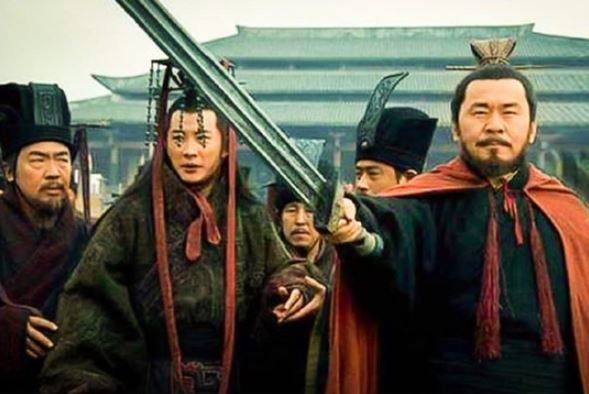 Tào Tháo hỏi dưa hấu có ngọt không? Cả 3 tỳ thiếp đều bị lôi ra chém đầu