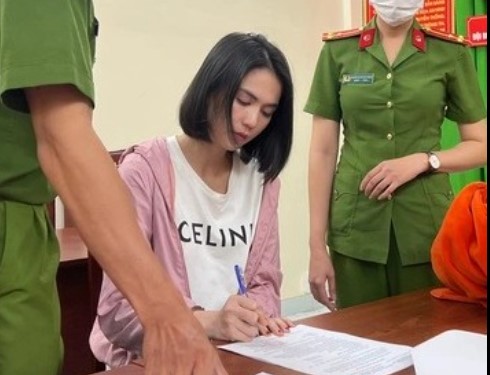 "Nữ hoàng nội y" Ngọc Trinh bị bắt tạm giam