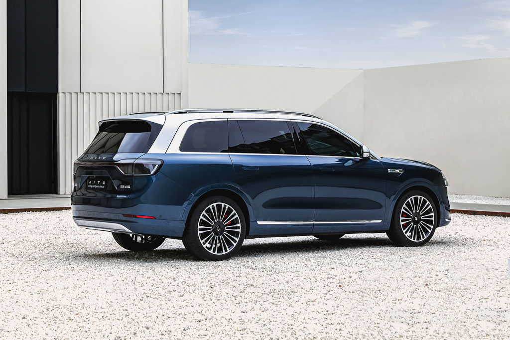 SUV dài hơn 5,2 mét, công suất 496 mã lực, ‘uống xăng như ngửi’, giá hơn 1,6 tỷ đồng